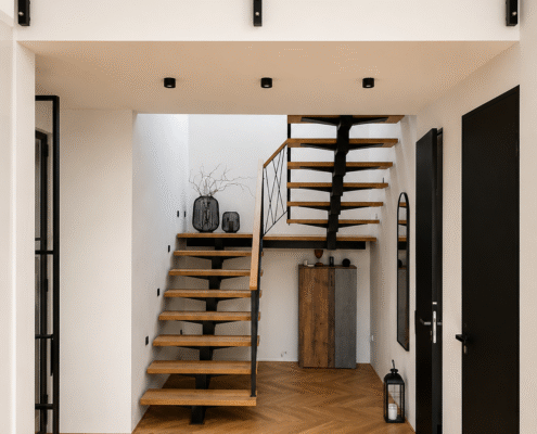 Von der Scheune zum Wohnhaus Treppenhaus nachher